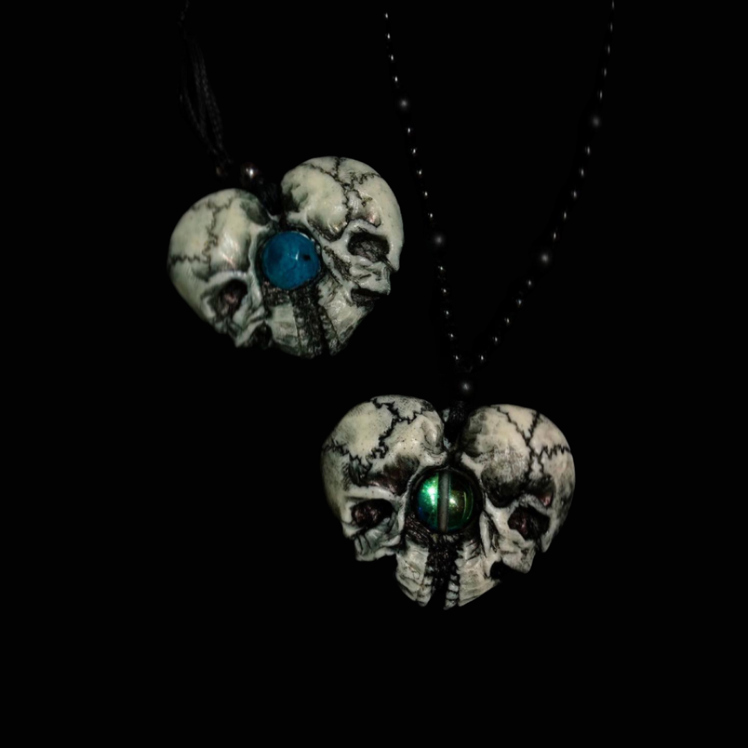 Skull Heart Pendant Necklace – Love in the Shadows