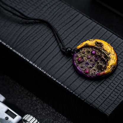Astronaut on the Moon Pendant Necklace – Discovery